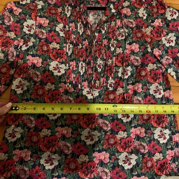 J. CREW LIBERTY BLOUSE SIZE SMALL SCALLOP DETAIL - Picture 6 of 8
